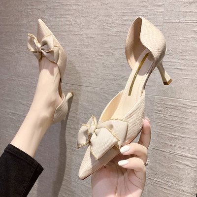 Γυναικεία παπούτσια με ψηλό τακούνι και κορδέλα