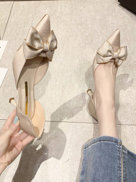 Γυναικεία παπούτσια με ψηλό τακούνι και κορδέλα