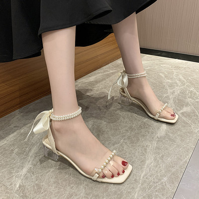 Γυναικεία σανδάλια με διαφανό τετράγωνο τακούνι  και κορδέλα