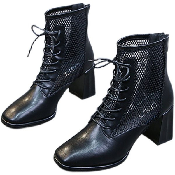 Σύγχρονα γυναικεία παπούτσια με χοντρά τακούνια και κορδόνια