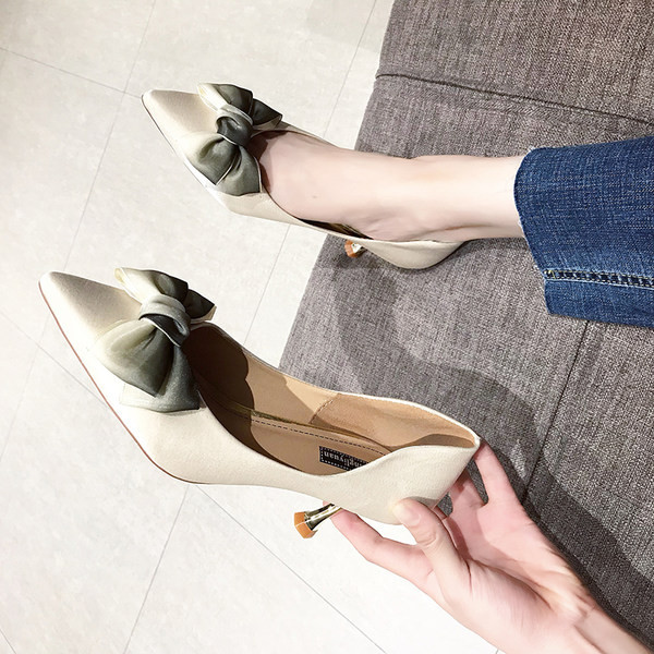 Νέο μοντέλο γυναικεία επίσημα παπούτσια με κορδέλα 3D και χρυσό τακούνι