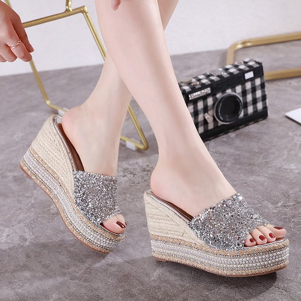 Uus kõrge platvormi ja kividega naiste susside mudel