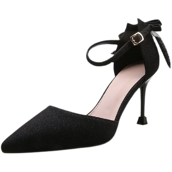 Γυναικεία γυαλιστερά παπούτσια με τακούνι και κορδέλα