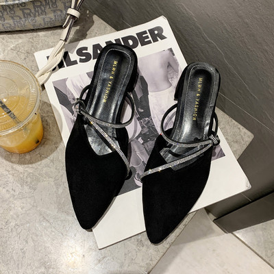 Γυναικεία καθημερινά παπούτσια με διακοσμητικές πέτρες - μυτερό μοντέλο