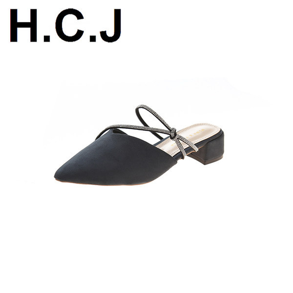 Γυναικεία καθημερινά παπούτσια με διακοσμητικές πέτρες - μυτερό μοντέλο