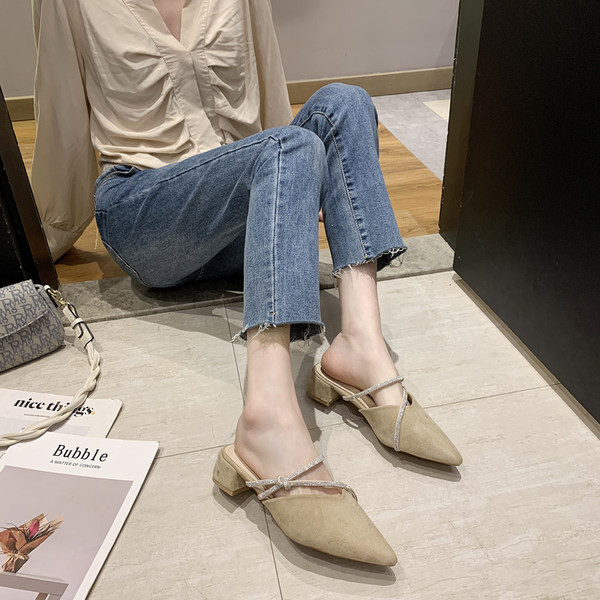 Γυναικεία καθημερινά παπούτσια με διακοσμητικές πέτρες - μυτερό μοντέλο