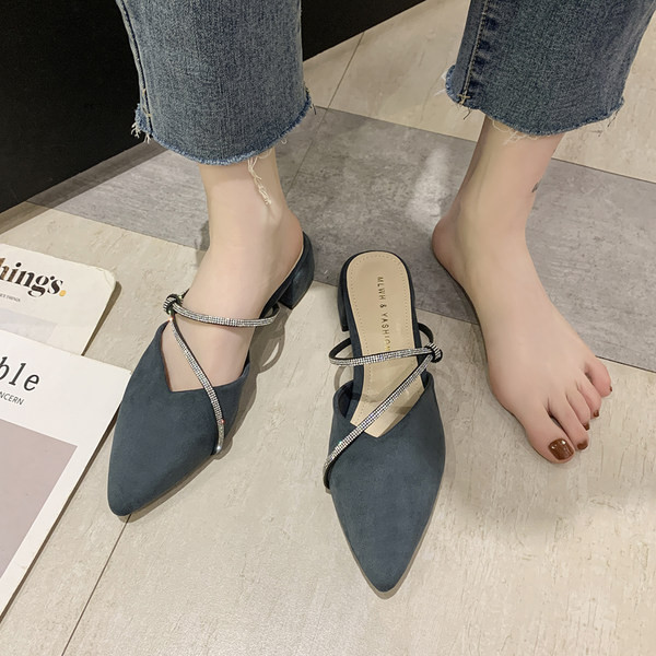 Γυναικεία καθημερινά παπούτσια με διακοσμητικές πέτρες - μυτερό μοντέλο