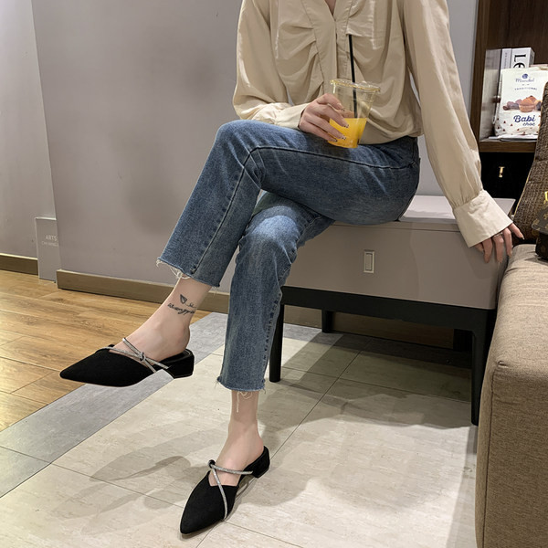 Γυναικεία καθημερινά παπούτσια με διακοσμητικές πέτρες - μυτερό μοντέλο