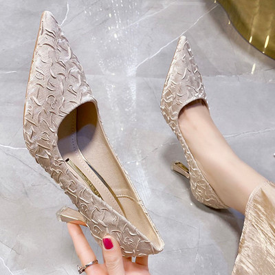 Κομψά μυτερά παπούτσια με τακούνια σε τρία χρώματα