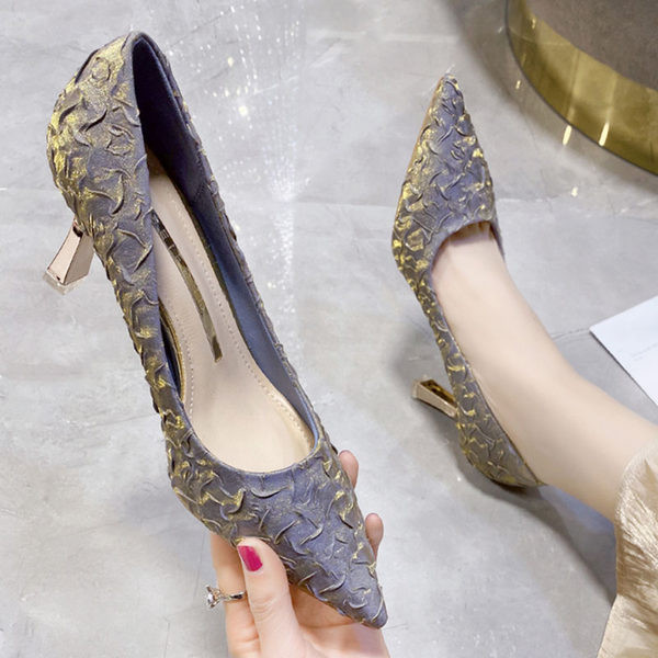 Κομψά μυτερά παπούτσια με τακούνια σε τρία χρώματα