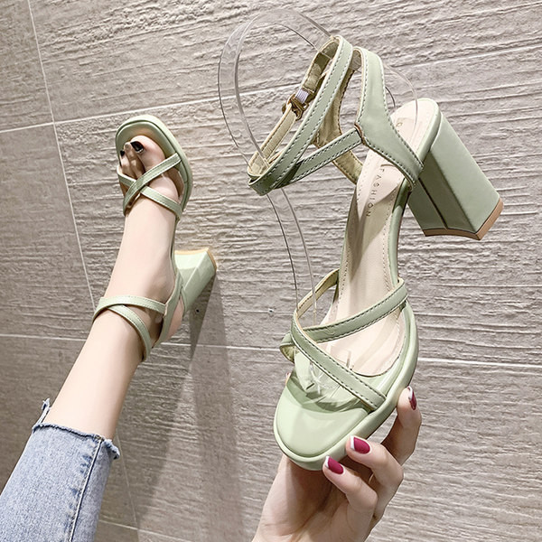 Γυναικεία σανδάλια από οικολογικό δέρμα με τακούνι 7 cm