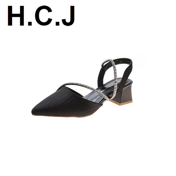 Γυναικεία έκο δερμάτινα υποδήματα με διακοσμητικές  πέτρες - μυτερό μοντέλο