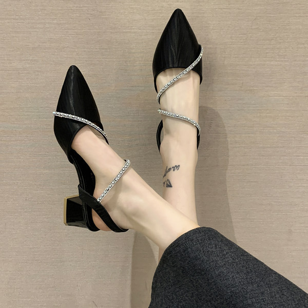 Γυναικεία έκο δερμάτινα υποδήματα με διακοσμητικές  πέτρες - μυτερό μοντέλο