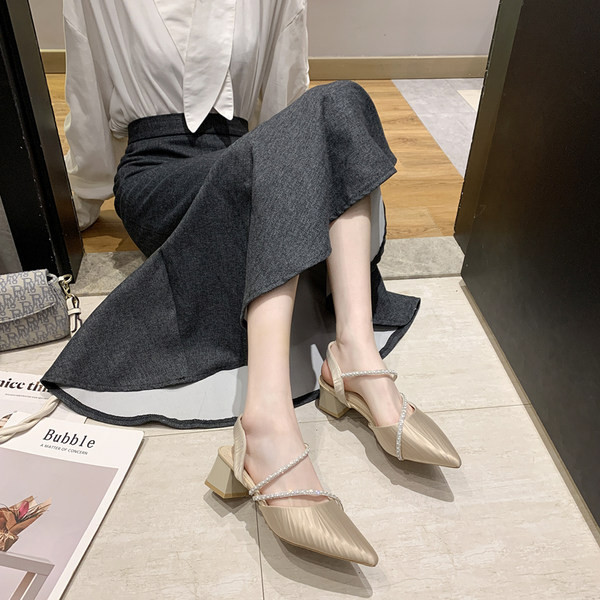 Γυναικεία έκο δερμάτινα υποδήματα με διακοσμητικές  πέτρες - μυτερό μοντέλο