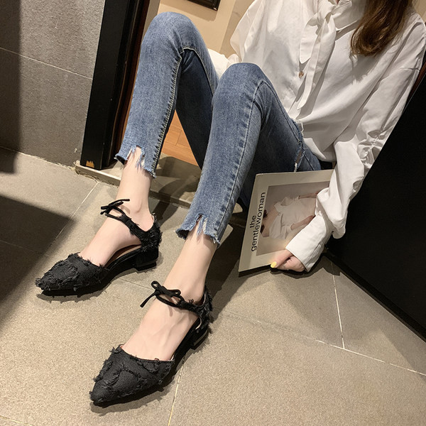 Γυναικεία παπούτσια με χαμηλά τακούνια με κορδόνια