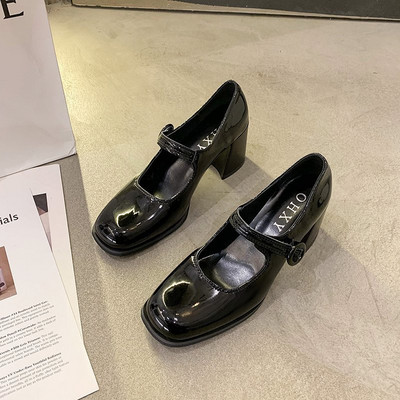 Musta ja pruuni värvi paksu kontsaga naiste nahast kingad