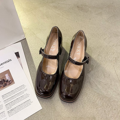 Musta ja pruuni värvi paksu kontsaga naiste nahast kingad