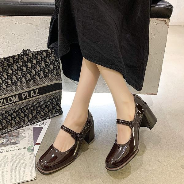 Musta ja pruuni värvi paksu kontsaga naiste nahast kingad