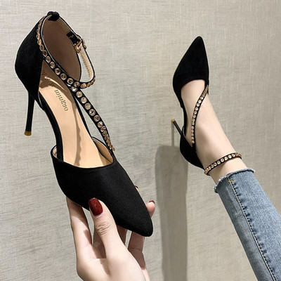 Stiilsed kivikestega teravatipulised kingad