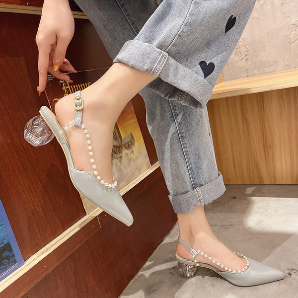 Naiste ökonahast pärlitega kingad ja läbipaistev konts