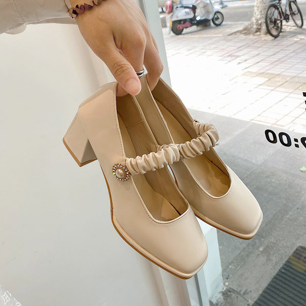 Naiste paksude kontsadega nahast kingad beeži ja musta värvi