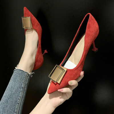 Uus kassikontsa ja metallist pandlaga naiste kingade mudel