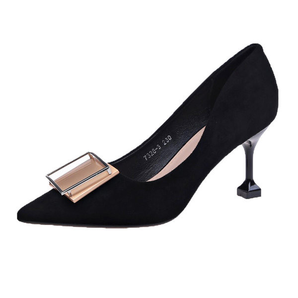 Uus kassikontsa ja metallist pandlaga naiste kingade mudel