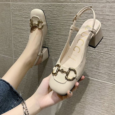 Neljas värvitoonis metallist kaunistusega naiste nahast sandaalid