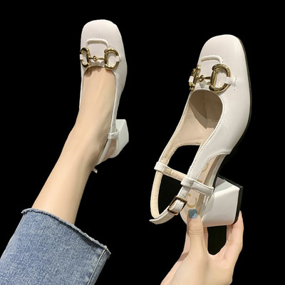 Neljas värvitoonis metallist kaunistusega naiste nahast sandaalid