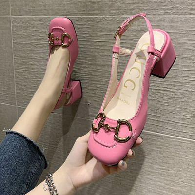 Neljas värvitoonis metallist kaunistusega naiste nahast sandaalid