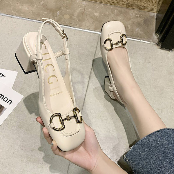 Neljas värvitoonis metallist kaunistusega naiste nahast sandaalid