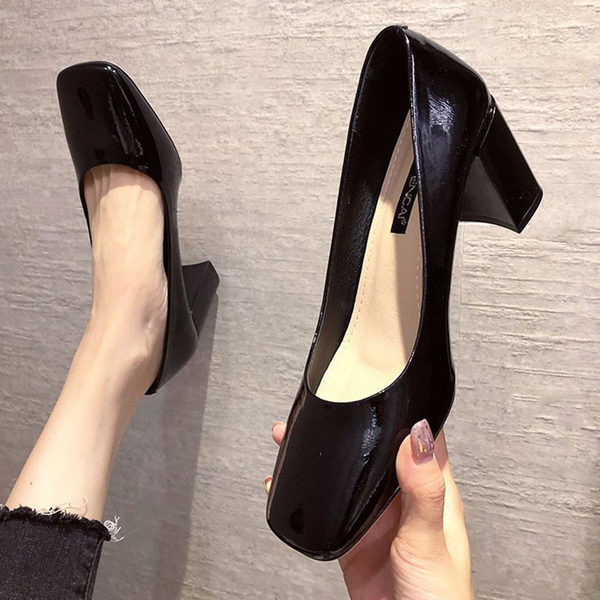 Naiste paksude kontsadega lakknahast kingad