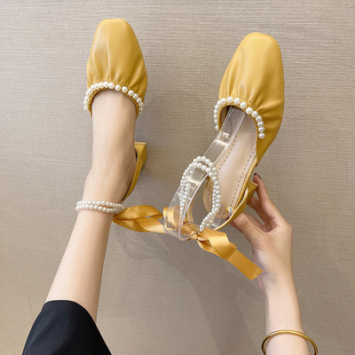 Kahes värvitoonis pärlite ja paksu kontsaga naiste kingad