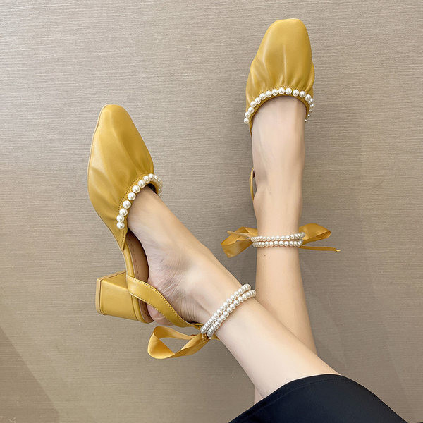 Naiste vabaajajalatsid kunstnahast pärlite ja paeltega