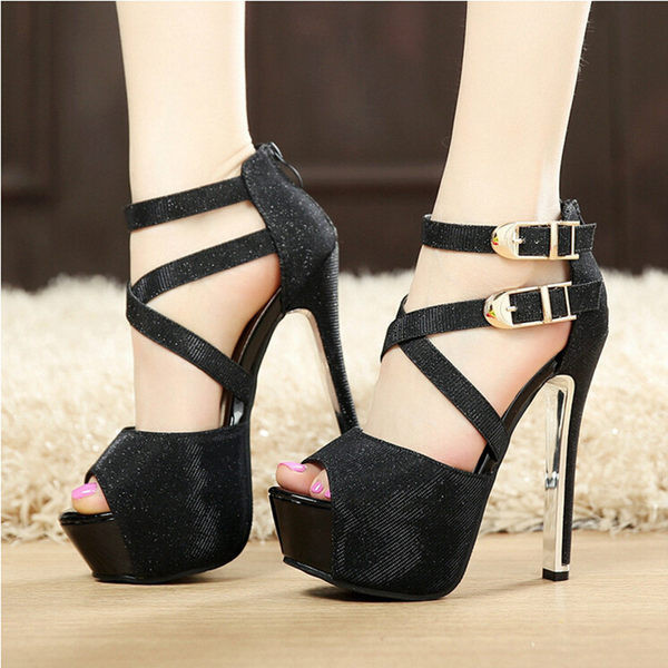 Moodsad läikiva efektiga ja 14 cm kõrge kontsaga naiste sandaalid