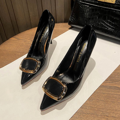 Naiste nahast kingad pandlaga ja 9,5 cm kontsaga