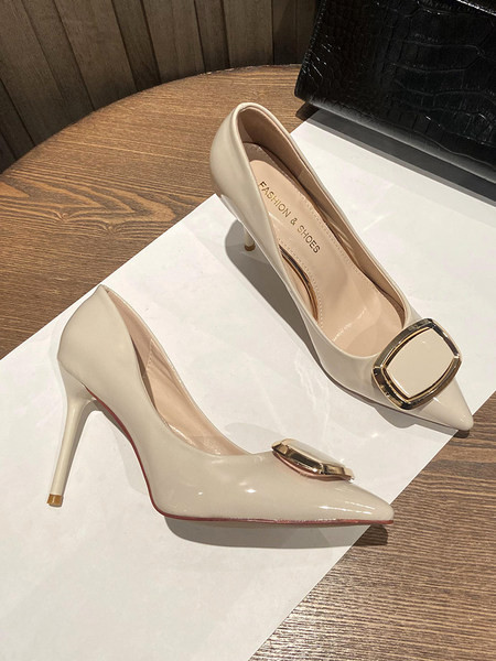 Naiste nahast kingad pandlaga ja 9,5 cm kontsaga