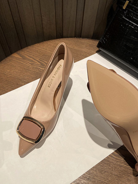 Naiste nahast kingad pandlaga ja 9,5 cm kontsaga