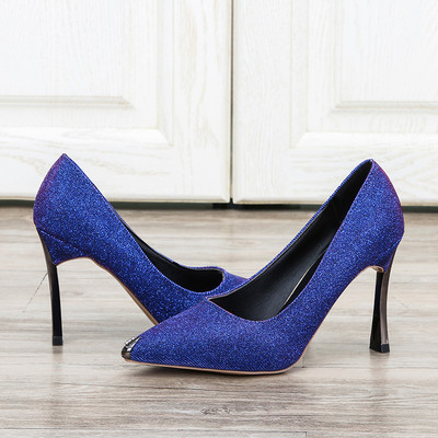 Uus läikiva efektiga ja metallist ülaosaga naiste pidulike kingade mudel