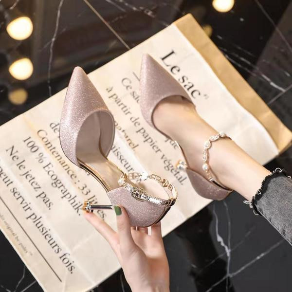 Naiste teravatipulised rihma ja pärlitega kingad