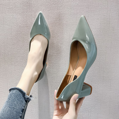 Elegantsed naiste lakknahast kontsaga kingad - terava otsaga mudel