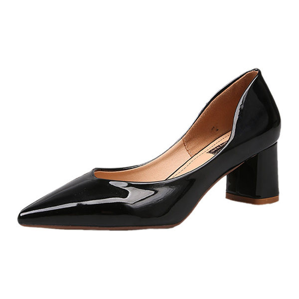 Elegantsed naiste lakknahast kontsaga kingad - terava otsaga mudel