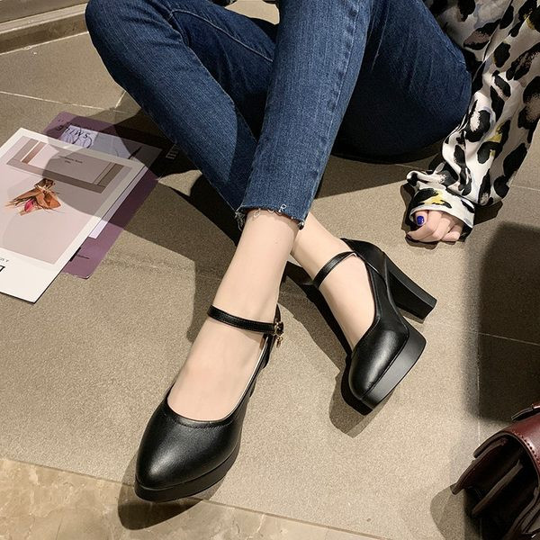 Naiste kõrge kontsaga kingad ökonahast metallist pandlaga