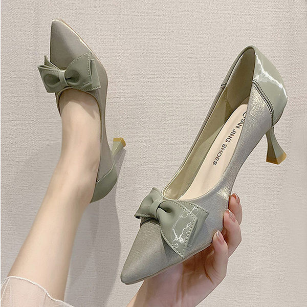 Naiste kingad kontsa ja paelaga