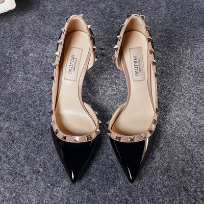 Stiilne naiste kingade terava otsaga neetidega mudel