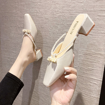 Kandilise kontsaga ja pärlitega naiste kinnised kingad