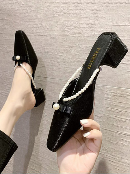 Kandilise kontsaga ja pärlitega naiste kinnised kingad