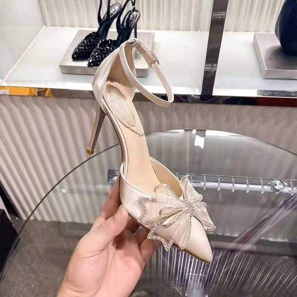 Κομψά γυναικεία παπούτσια με κορδέλα και τακούνι 8 cm