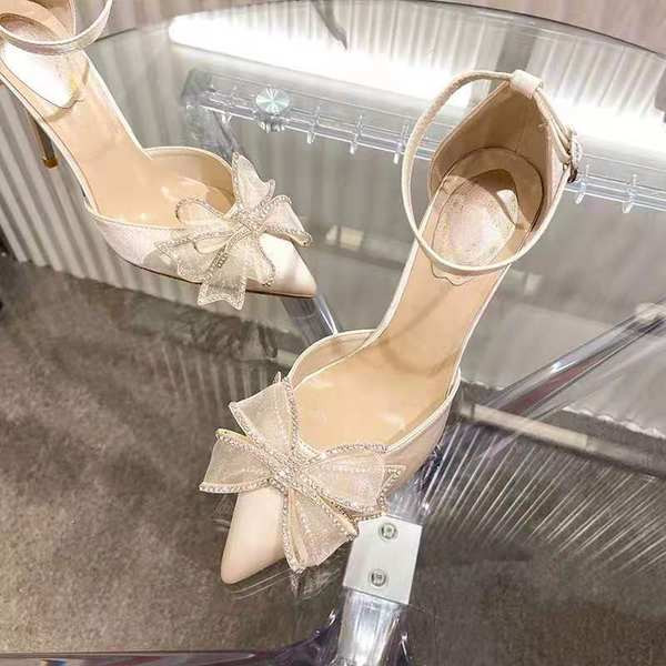 Κομψά γυναικεία παπούτσια με κορδέλα και τακούνι 8 cm