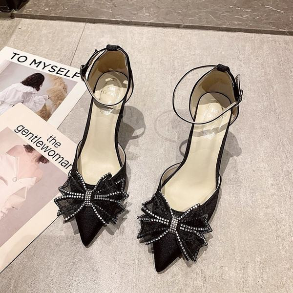 Κομψά γυναικεία παπούτσια με κορδέλα και τακούνι 8 cm